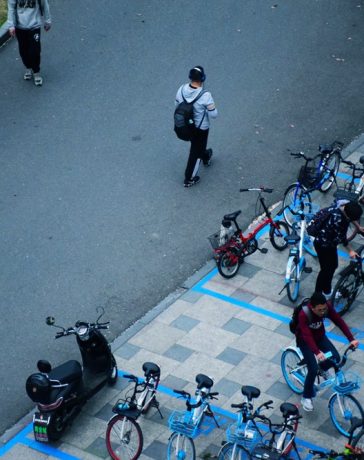 Ook steeds meer scholieren rijden op de elektrische fiets