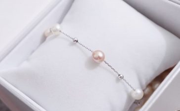 Hoe kies je sieraden om te geven