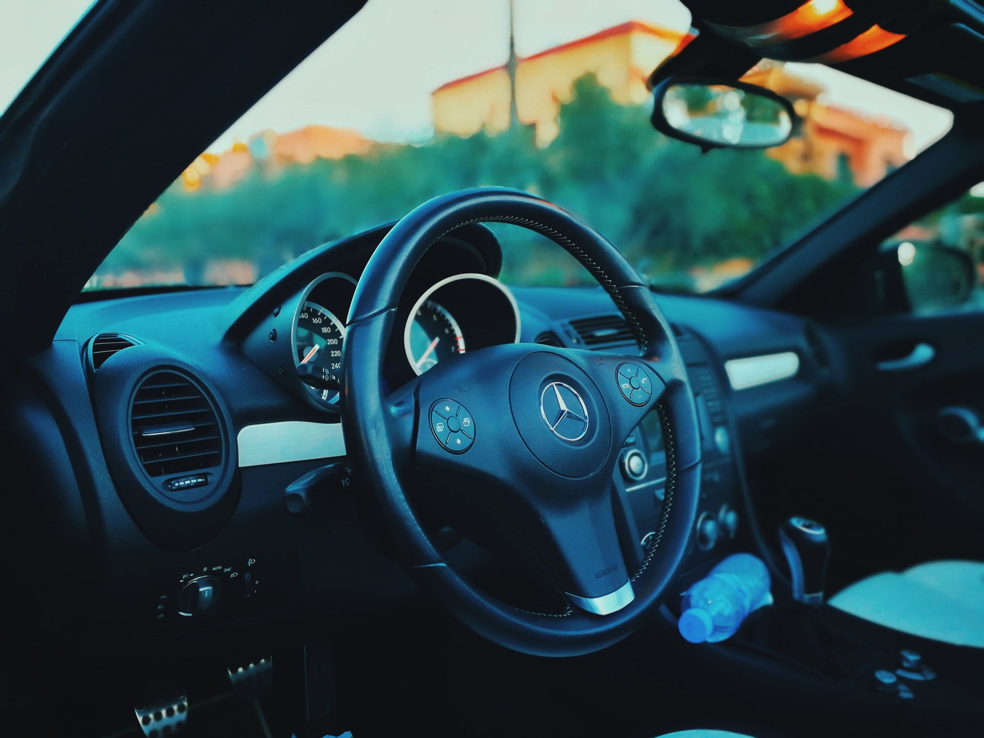 Heb jij deze 5 onmisbare dingen die in je auto liggen?