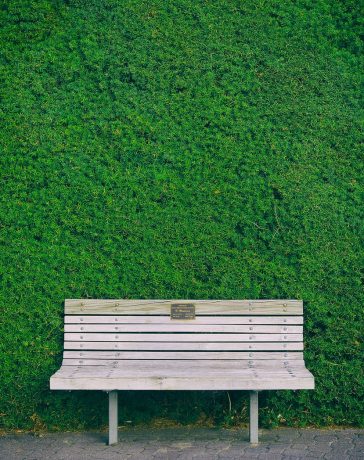 Waarom je zeker moet kiezen voor een houten tuinbank