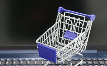 Wat is fulfilment voor webshops? Waarom besteden ondernemers het uit? En hoe kies je de juiste fulfilmentpartner? Lees het in dit blog.