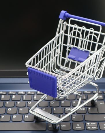 Wat is fulfilment voor webshops? Waarom besteden ondernemers het uit? En hoe kies je de juiste fulfilmentpartner? Lees het in dit blog.