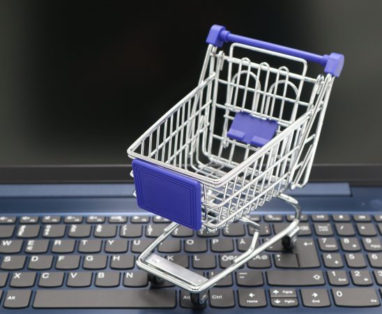 Wat is fulfilment voor webshops? Waarom besteden ondernemers het uit? En hoe kies je de juiste fulfilmentpartner? Lees het in dit blog.