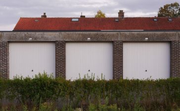 Welke garagedeur kies je als je geen oprit hebt?