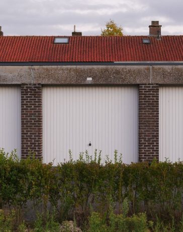 Welke garagedeur kies je als je geen oprit hebt?